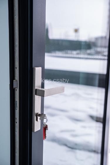 Spatiu comercial 81.6 mp direct proprietar 250 000 € - 4