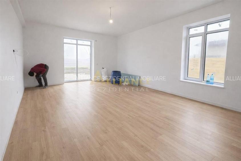 Casa individuala- 4 camere- placa de beton- 600m de STV - 2