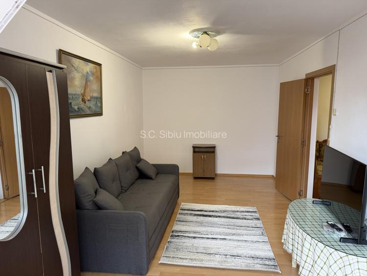 ap 2 camere decomandate v aron piata et 3 - 2