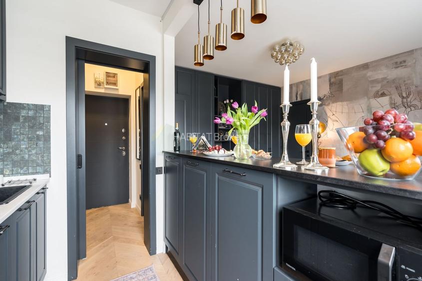 O Vacanță Permanentă în Inima Capitalei, Magheru/Bălcescu - 10