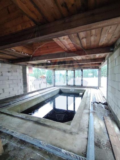 Casă / Vilă cu 8 camere de vânzare - 13