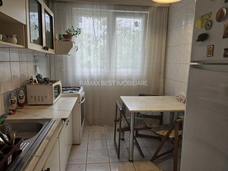 Titan, 10 minute metrou, pe Liviu Rebreanu, farmacia Tei, bloc 4 etaje - 3