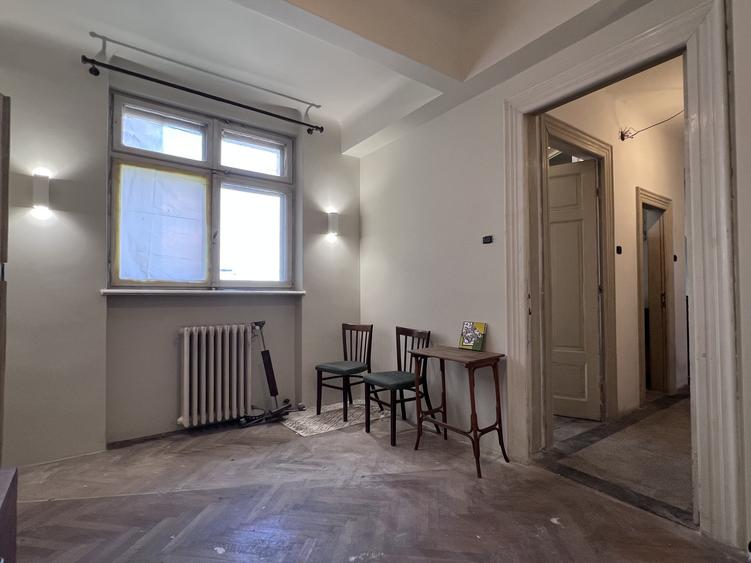 Apartament 3 camere semidecomandat. Palatul Agricola-Fonciera.