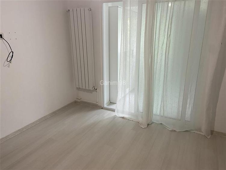 Apartament 3 camere , zona centrala Inspectoratul Scolar,  et 4 4, decomandat , - 9