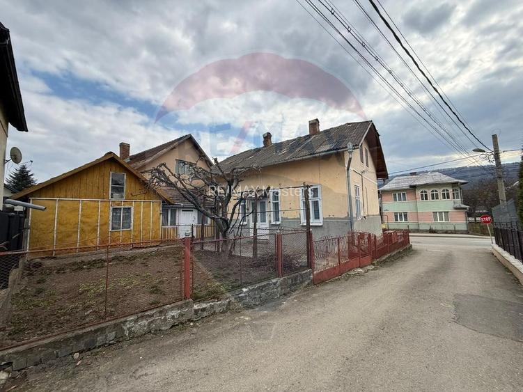 Casă de vânzare în GURA HUMORULUI zona Ariniș 250 mp teren - 7
