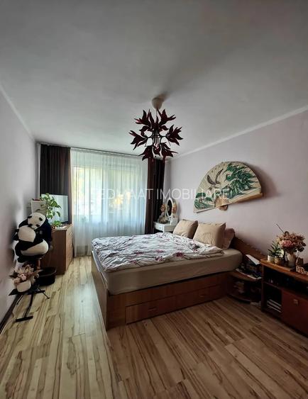 De vanzare-Apartament 3 Camere Decomandat – Confort Modern, Dotări Full &Rahova - 2