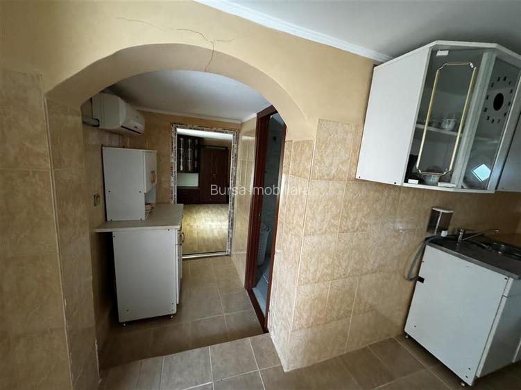 CASUTA MODESTA CAMPINEANCA - 9