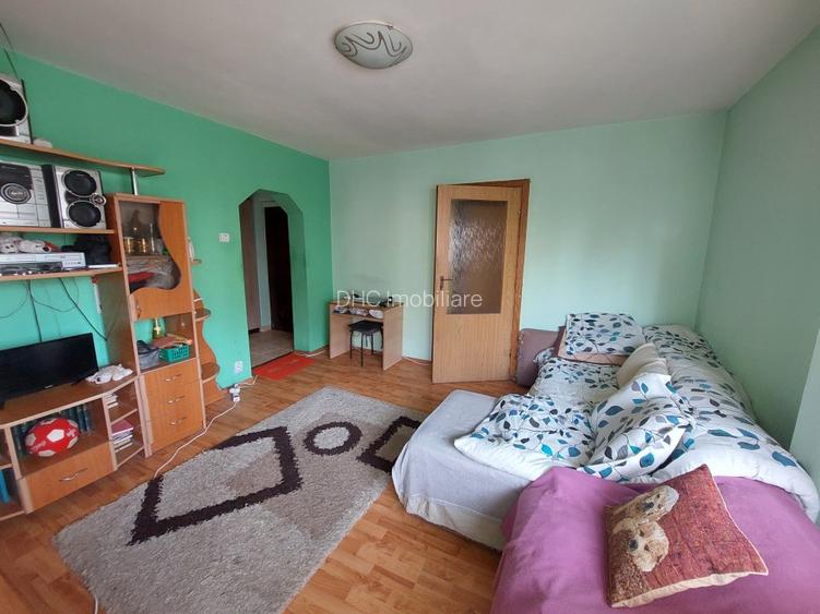 Cal Rahovei vis a vis de liceul Bolintineanu Ispirescu - 2