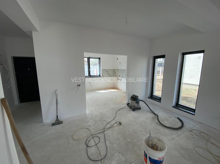 Case individuale cu 4 camere si mansarda. Teren 400 mp. Comision 0 - 15