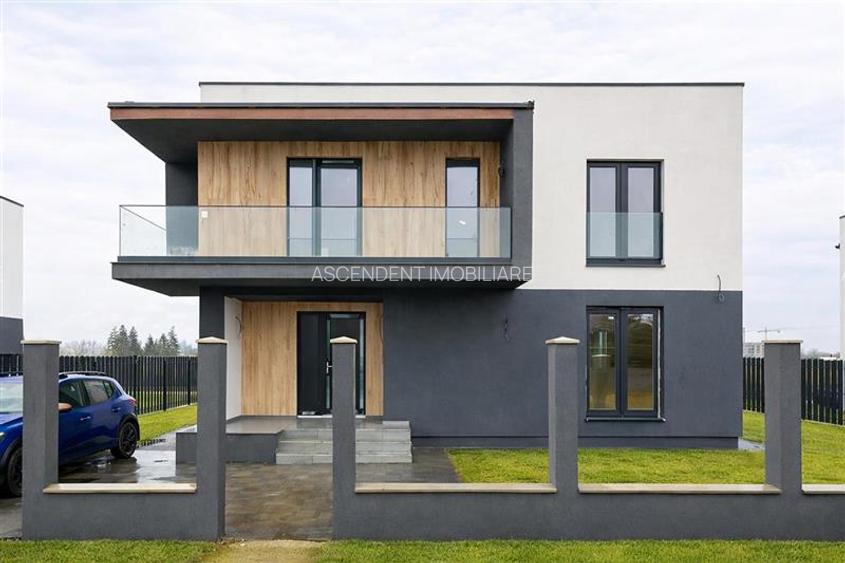 Vila in aliniament arhtectural luminos,  Sanpetru - 3