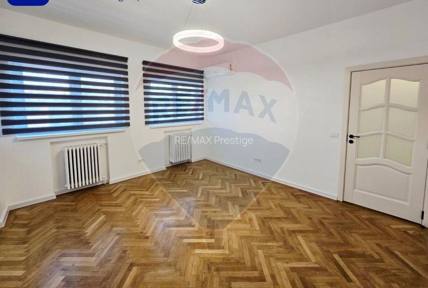 Apartament 4 camere de închiriat – Bd. Unirii / Str. Vulturilor 25 - 23