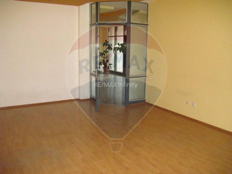 Locatie unica, hala cu zona administrativa, curte generoasa 4000mp - 7