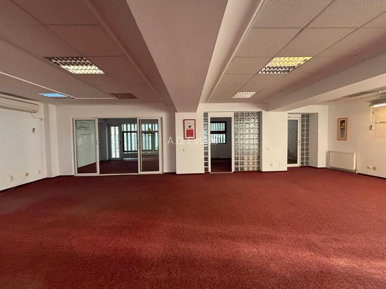 Vila De Inchiriat 11 camere  D+P+2 Timpuri Noi 12 Locuri Parcare 500 mp - 35