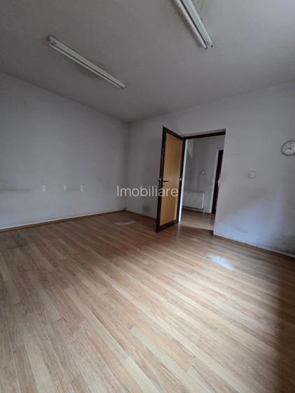 Vilă / Spațiu Birouri /Spatiu Muncitori - Sector 2 | 3.000€/lună negociabil - 4