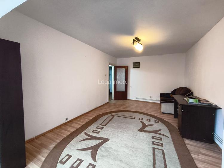 Apartament cu 3 camere, etaj intermediar - 10