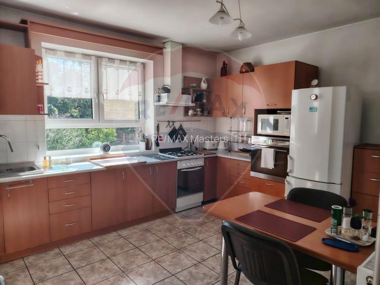 Casă / Vilă cu 8 camere de vânzare în zona Central - 19