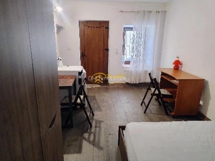 Garsoniera, aproape de UMF. - 2