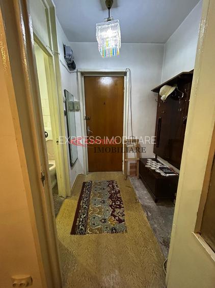 Titan, Costin Georgian, Piata, Metrou - 2