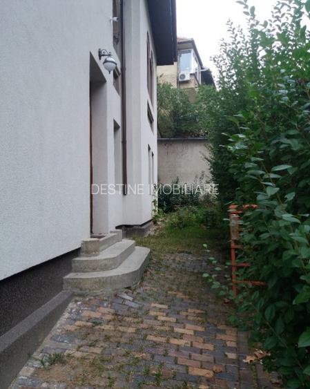 Apartament cu 4 camere, suprafata de 135 mp, garaj si beci in inima orasului   - 15