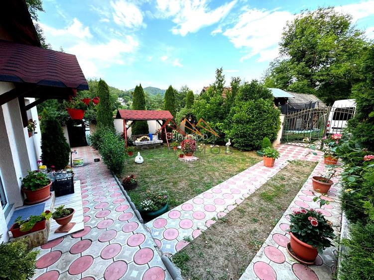 Casa 4 camere, anexe, recent renovata, foisor, teren 781mp, Izvoru, DB - 12