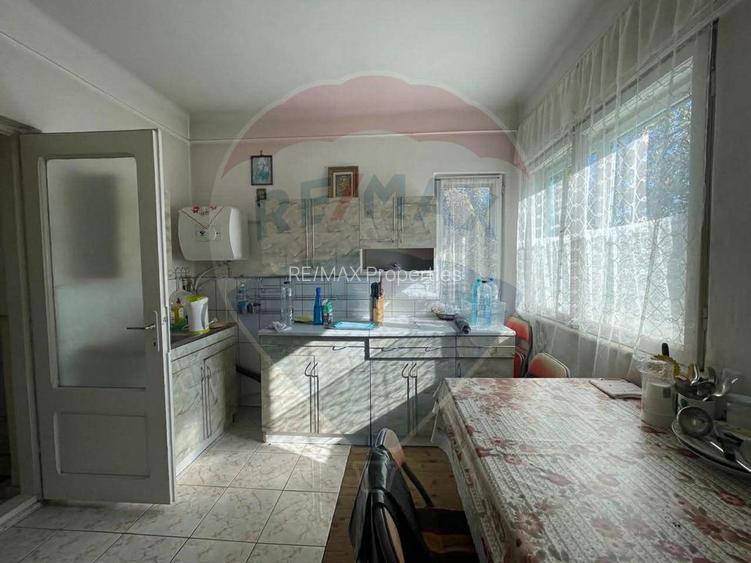 Casă / Vilă spațioasă cu curte generoasă în Urlați - 7