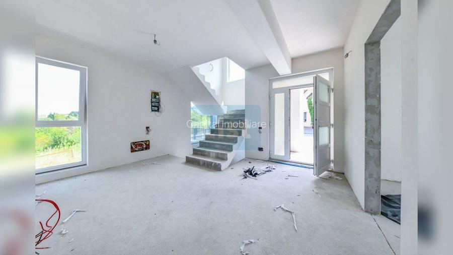 COMISION 0! Casa individuala 220 mp, Teren 400 mp, Zona Aroma - 11