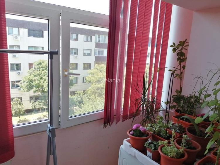 Apartment 3 camere decomandat, mobilat, doua balcoane, centrala gaze. Negociabil - 10