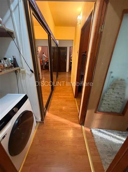 Apartament 3 camere zona 9 mai - 2
