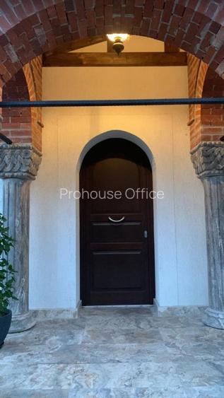 Reședință de colecție pe malul lacului/ Arhitectură neoromânească 2051 mp, teren - 15