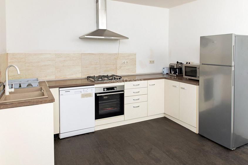 Vilă 5 dormitoare, 4 băi, 2 248mp teren, piscină. Preț: 229 000 E. - 21