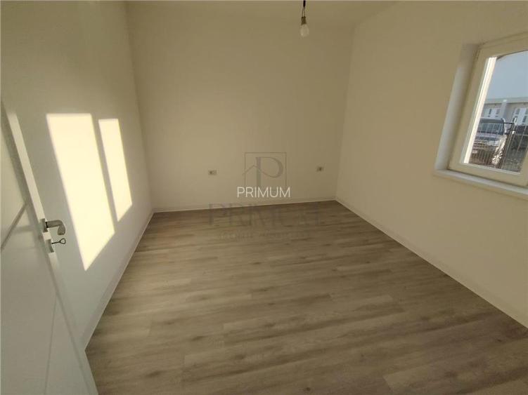 Casa individuala - spatii generoase- zona foarte buna - carport - 16