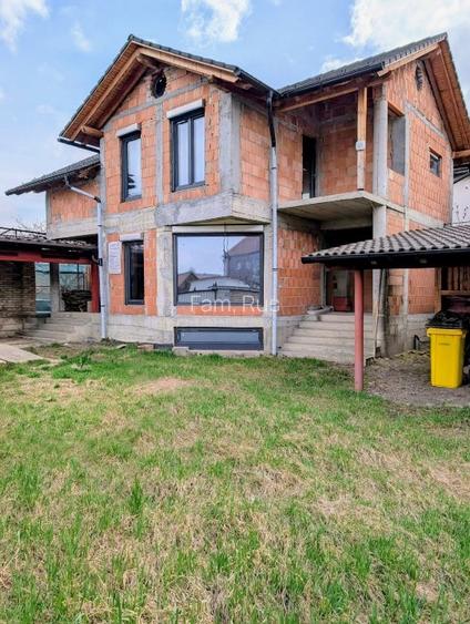 Proprietate de colt 2 intrari din strazi diferite intimitate rara - 13