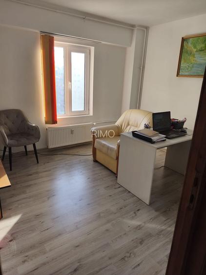Apartament cu trei camere de vanzare, Piata Muncii, 231.000€ negociabil - 3