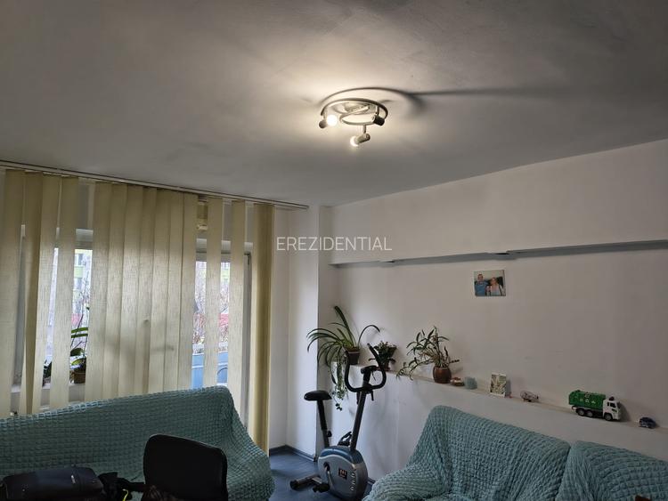 Apartament 3 camere-semidecomandat-Zona 13 Septembrie - 2