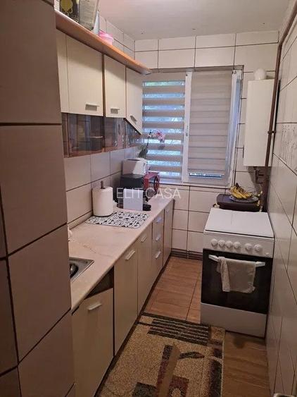 Apartament cu 3 camere, etaj 1/4, zona Alexandru Cel Bun - 7