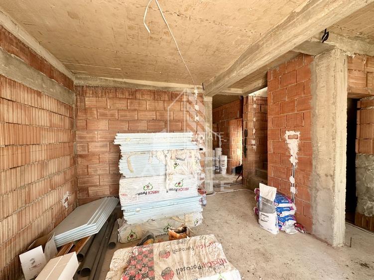 Jumatate de duplex de vanzare cu 5 camere despartit prin garaj - 8