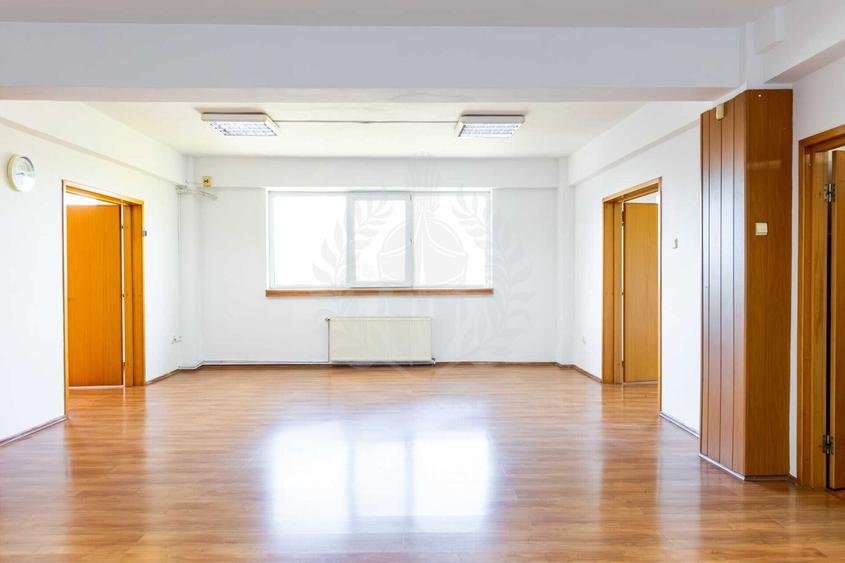 SPATIU COMERCIAL 160 MP // ZONA CENTRALA//CABINETE MEDICALE