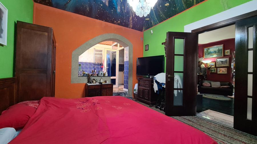 CASA SUPERBA DE LUX- SINGUR CURTE - TEREN 934 MP