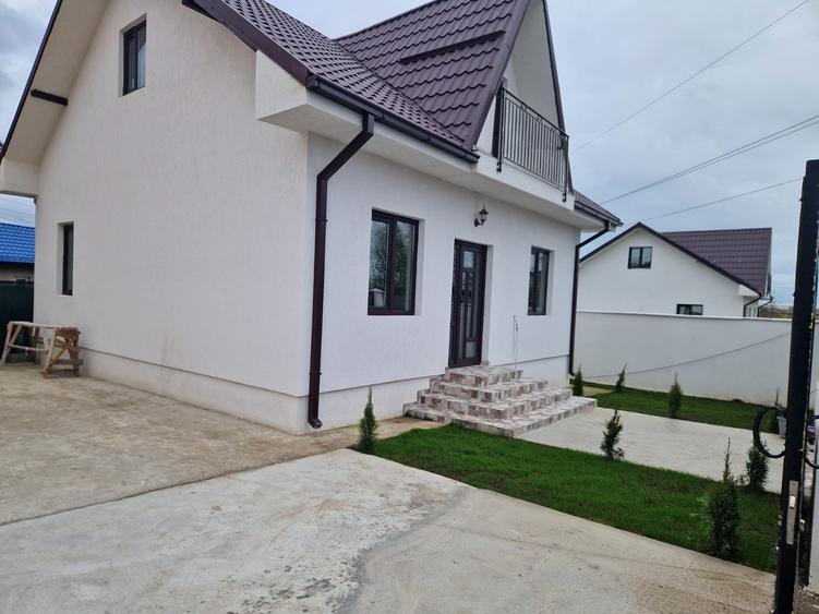Agenție imobiliară vindem casă in Lumina