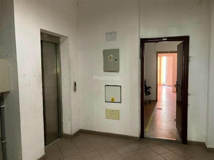 Cladire birou spatii birouri zona centrala - 10