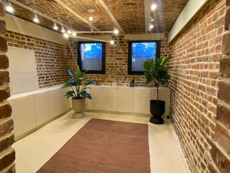 Birou, cabinet, galerie de arta. - 2