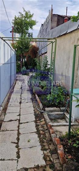 Casa cocheta cu potential, intr- o zona linistita a Chitilei - 16