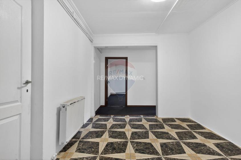 Apartament spațios la casă, renovat, ultracentral Pecica - 4