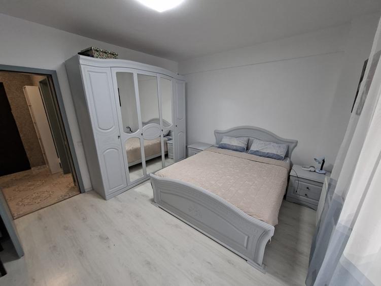 Apartament 2 camere decomandate, etaj 1/4, zona Nicolina