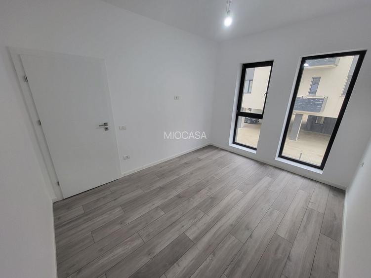 Bloc Nou. Etaj 1. Asfalt. Langa Magazine si mijloace de transport - 5