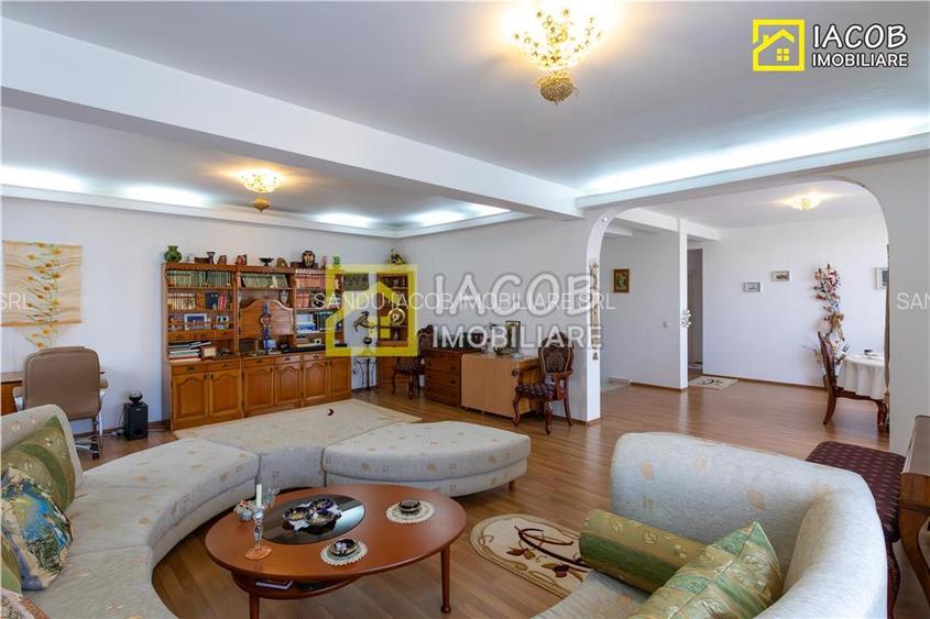 1/2 Duplex  S+D+P+2E, 455 mp in zona centrala a mun. Bacau - 21
