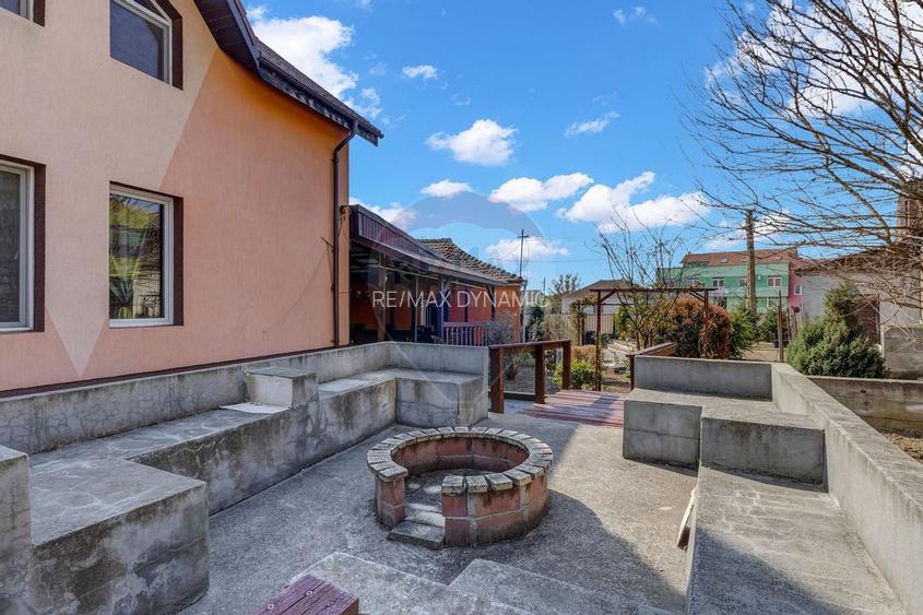 Oportunitate rară în Chișineu-Criș: locuință și spații comerciale - 12