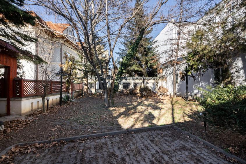 Vila 16 Camere de vanzare Unirii Primaria Sector 3 - 5