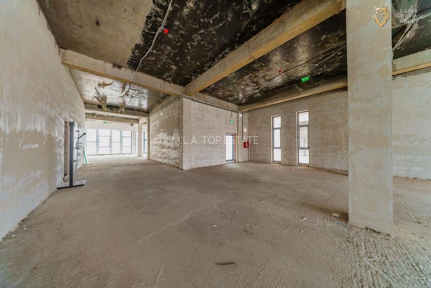 Spatiu Comercial Premium – 370 mp, Vitrină 13 m, 3 Intrări • Adora Par - 12