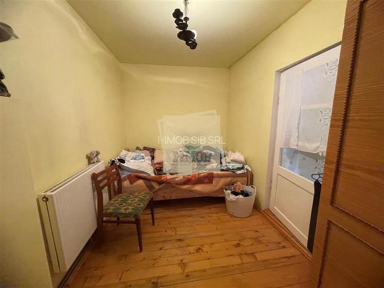 Casa individuala cu 6 camere si 3 bai si 1413 mp teren in Blaj - 9